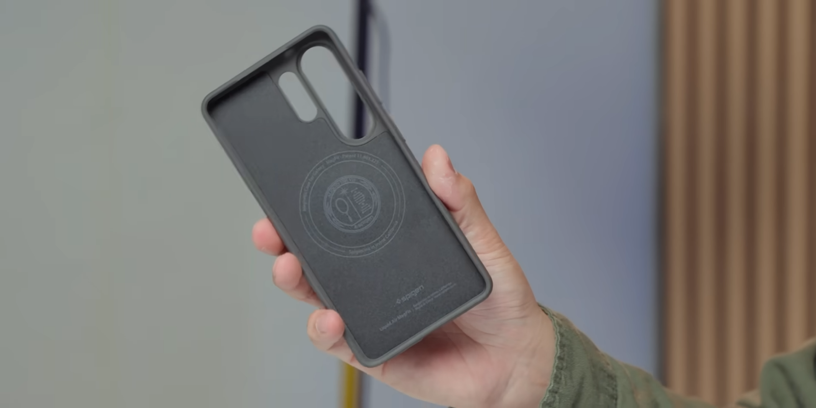 Spigen Liquid Air Magfit, case ringan dengan motif segitiga untuk grip yang baik dan tampilan slim