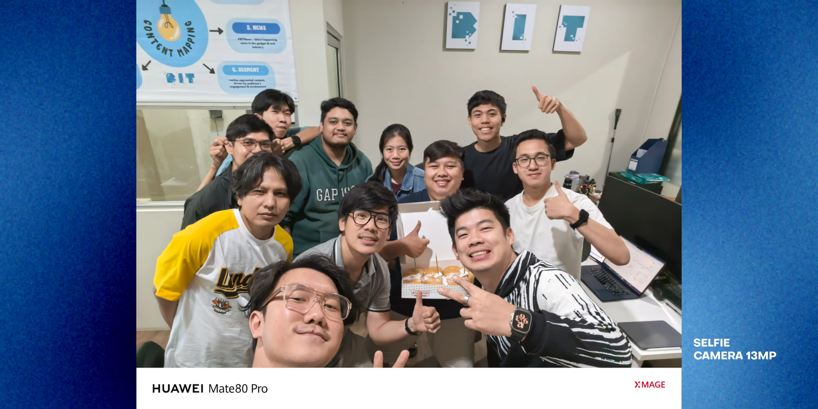 Hasil selfie kamera 13MP Huawei Mate 80 Pro menangkap foto grup dengan sudut pandang yang lebar