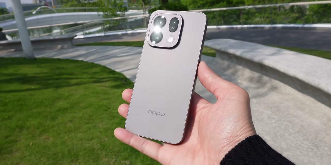 Desain modul kamera belakang smartphone yang elegan.